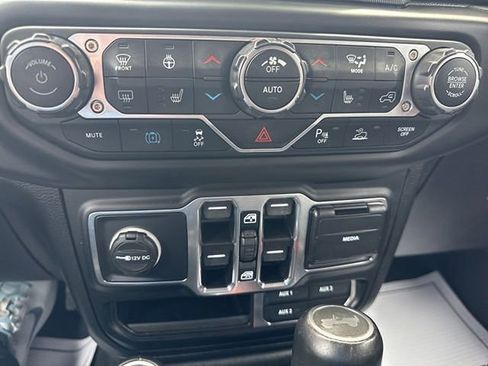 Used 2021 Jeep Wrangler Unlimited Sahara w/ Cold Weather Group AWD/4WD image 20