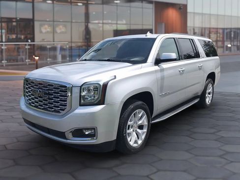 Used 2019 GMC Yukon XL SLE w/ SLE Value Package AWD/4WD image 6