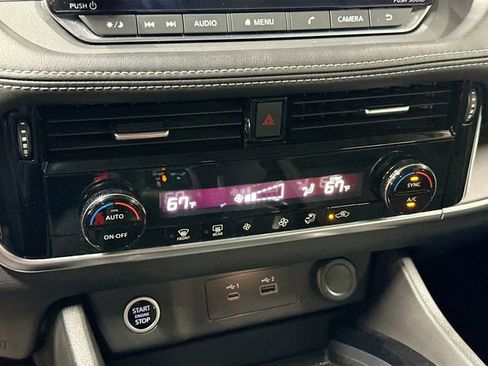 Used 2021 Nissan Rogue SV image 15