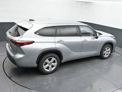 Used 2023 Toyota Highlander LE image 43