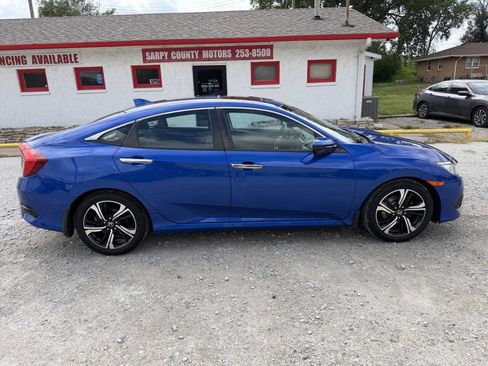 Used 2016 Honda Civic Touring image 2