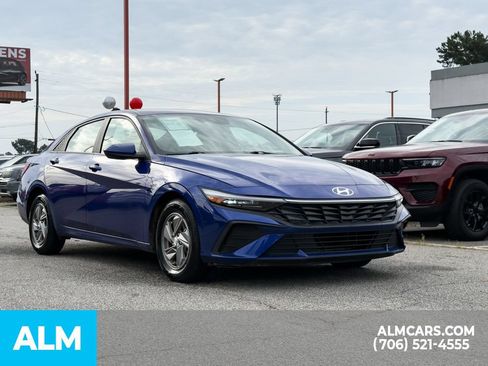 Certified 2024 Hyundai Elantra SE FWD image 5