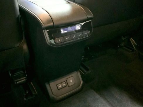 Used 2022 Toyota Highlander Limited AWD/4WD image 34