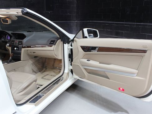 Used 2011 Mercedes-Benz E 550 Cabriolet image 27