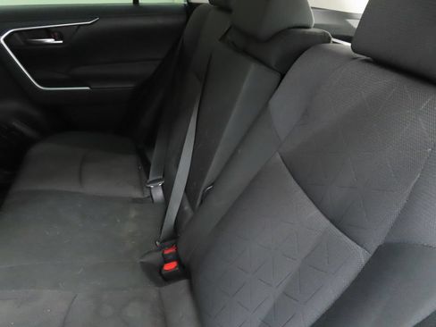 Used 2019 Toyota RAV4 XLE w/ Convenience Package FWD image 19