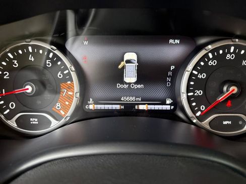 Used 2023 Jeep Renegade Latitude image 33