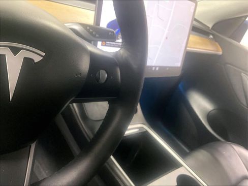 Used 2021 Tesla Model Y Long Range image 23