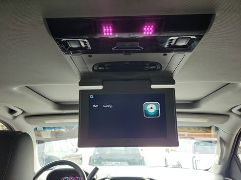 Used 2019 GMC Yukon XL SLT w/ Open Road Package image 21