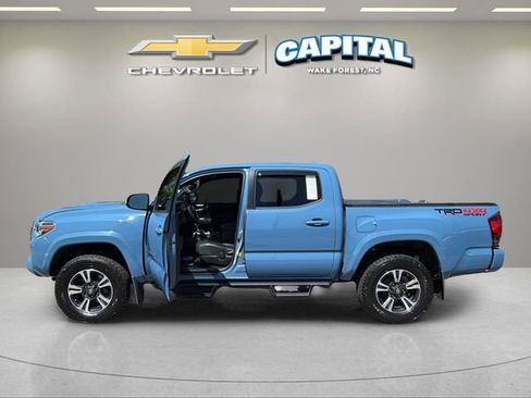 Used 2019 Toyota Tacoma TRD Sport image 10