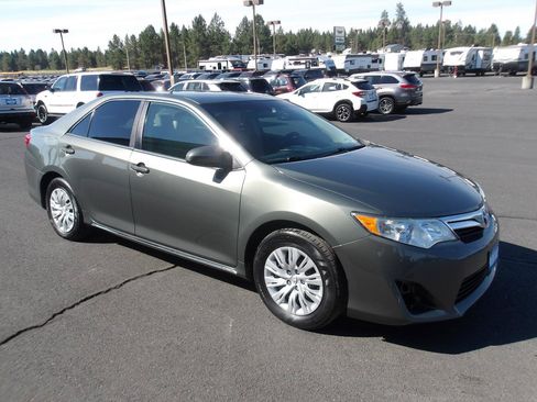 Used 2012 Toyota Camry LE FWD image 7