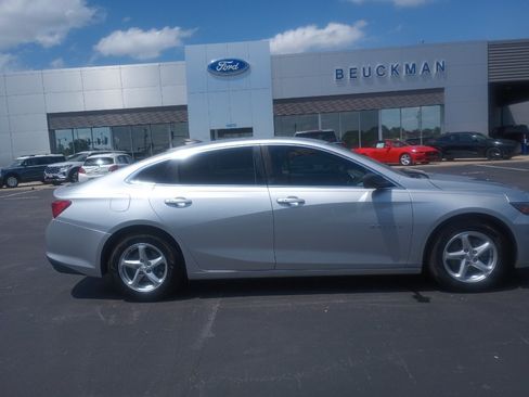 Used 2017 Chevrolet Malibu LS FWD image 9