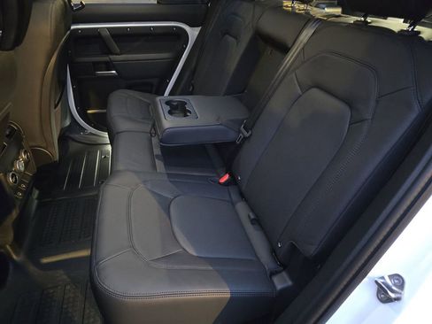 New 2025 Land Rover Defender 110 X-Dynamic SE AWD/4WD image 32