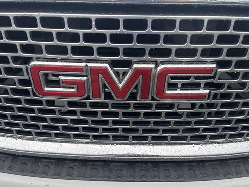 Used 2016 GMC Sierra 2500 Denali w/ Suspension Package, Off-Road AWD/4WD image 31