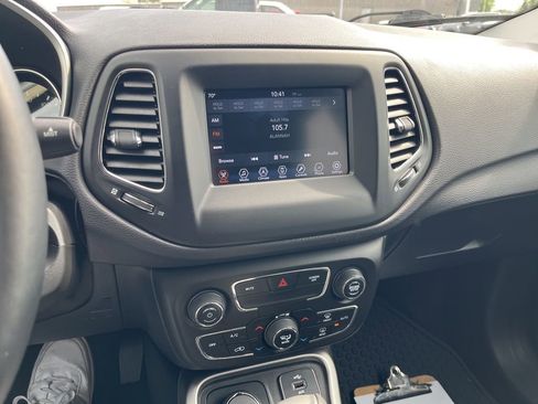 Used 2018 Jeep Compass Latitude w/ Popular Equipment Group AWD/4WD image 17