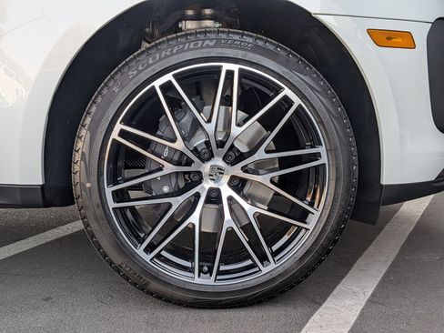 New 2026 Porsche Macan image 13