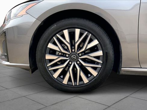 Used 2024 Nissan Altima 2.5 SV image 10