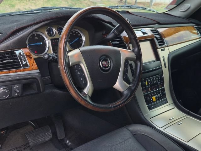Used 2013 Cadillac Escalade Platinum AWD/4WD image 5