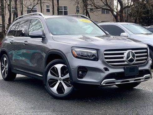 Used 2025 Mercedes-Benz GLB 250 4MATIC image 1