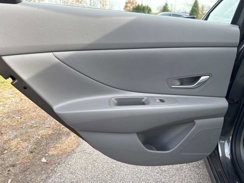 Certified 2024 Hyundai Elantra SEL image 11