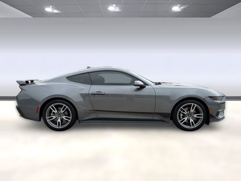 Used 2025 Ford Mustang Coupe RWD image 8