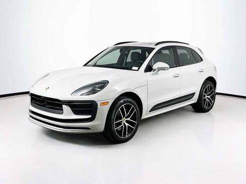 Certified 2026 Porsche Macan AWD/4WD image 1