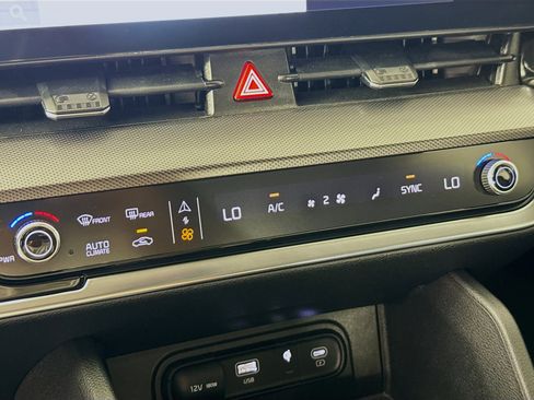 Used 2024 Kia Sportage SX image 19