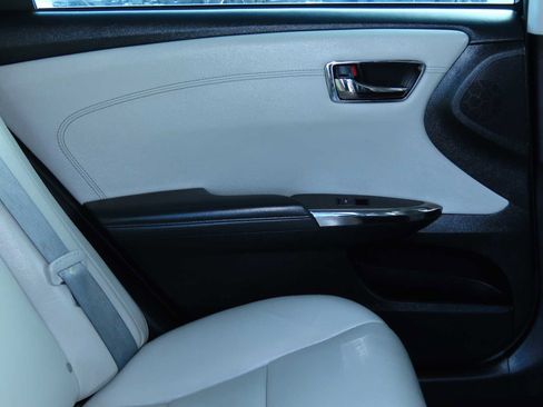 Used 2016 Toyota Avalon XLE image 24