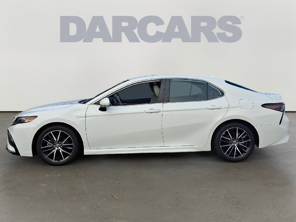 Used 2022 Toyota Camry SE FWD image 3
