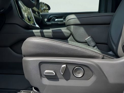 New 2026 GMC Yukon XL Denali w/ Denali Reserve Package AWD/4WD image 18