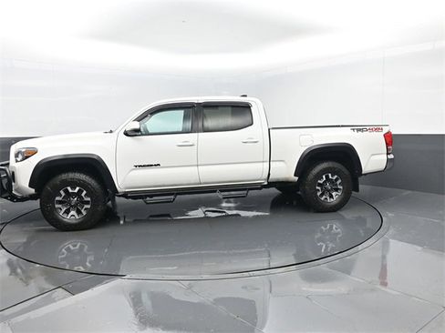 Used 2019 Toyota Tacoma TRD Off-Road image 5
