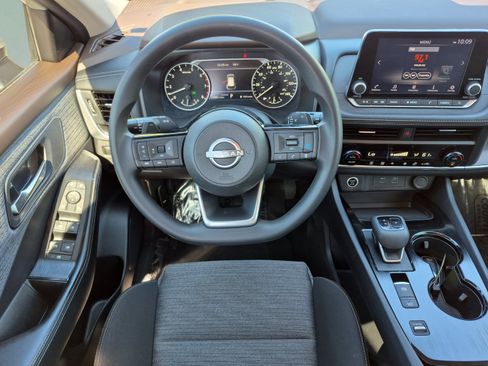 Certified 2023 Nissan Rogue SV FWD image 13