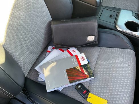 Used 2012 Toyota Camry SE image 40