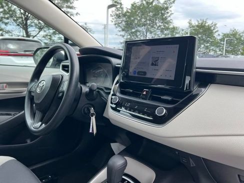 Used 2025 Toyota Corolla LE FWD image 30