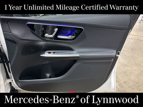 Used 2025 Mercedes-Benz GLC 300 4MATIC image 25