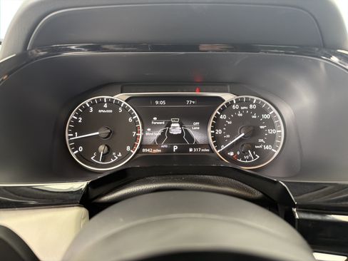 Used 2025 Nissan Pathfinder SL AWD/4WD image 8