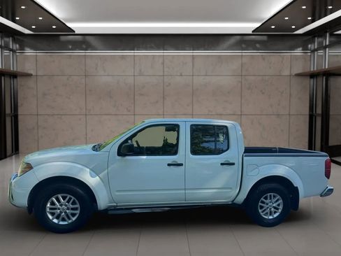 Used 2016 Nissan Frontier SV RWD image 3