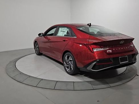 Used 2025 Hyundai Elantra SEL image 3