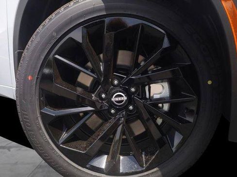 New 2026 Nissan Rogue Platinum AWD/4WD image 3
