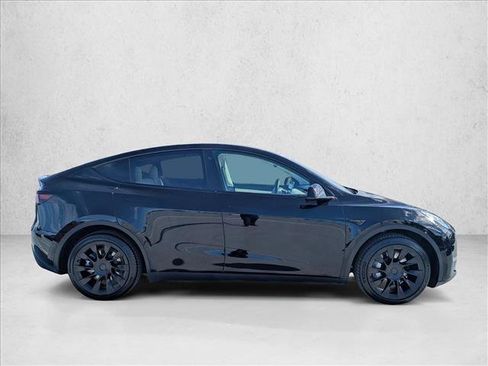 Used 2021 Tesla Model Y Long Range image 4