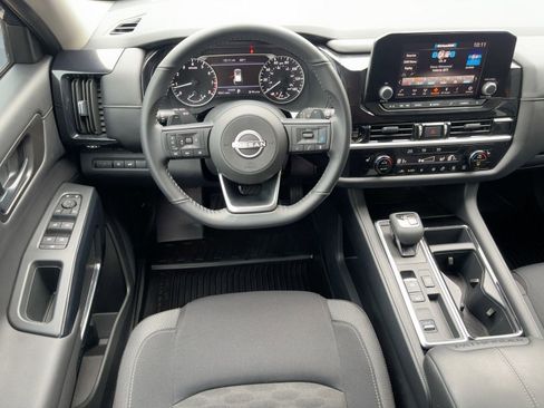 Used 2025 Nissan Pathfinder SV image 25