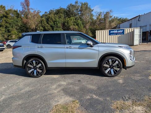 New 2026 Mitsubishi Outlander SE image 3
