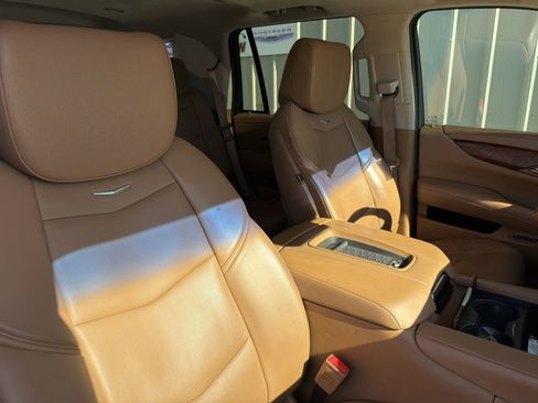 Used 2016 Cadillac Escalade Platinum AWD/4WD image 8