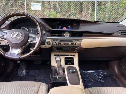 Used 2017 Lexus ES 350 w/ Premium Package FWD image 15