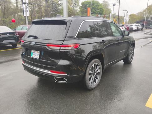 Used 2024 Jeep Grand Cherokee Overland w/ Luxury Tech Group IV AWD/4WD image 7