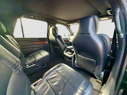 Used 2023 Lincoln Navigator Reserve image 30