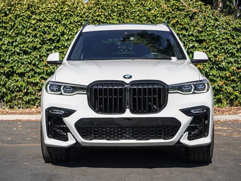 Used 2020 BMW X7 M50i w/ Executive Package AWD/4WD image 2