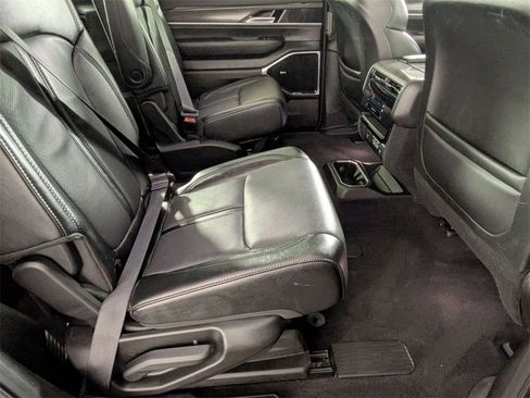 Used 2024 Jeep Wagoneer Series III w/ Premium Group I image 32