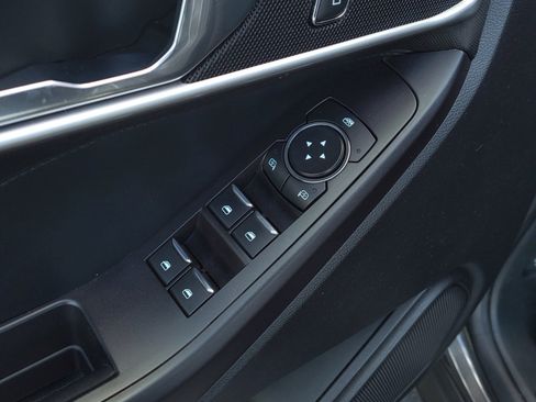 Used 2020 Ford Explorer XLT w/ Comfort Package image 10