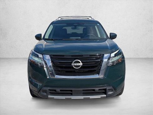 Used 2024 Nissan Pathfinder SL w/ SL Premium Package FWD image 3