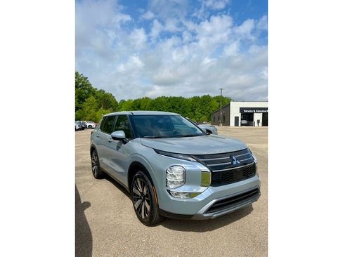 New 2026 Mitsubishi Outlander SE FWD image 3